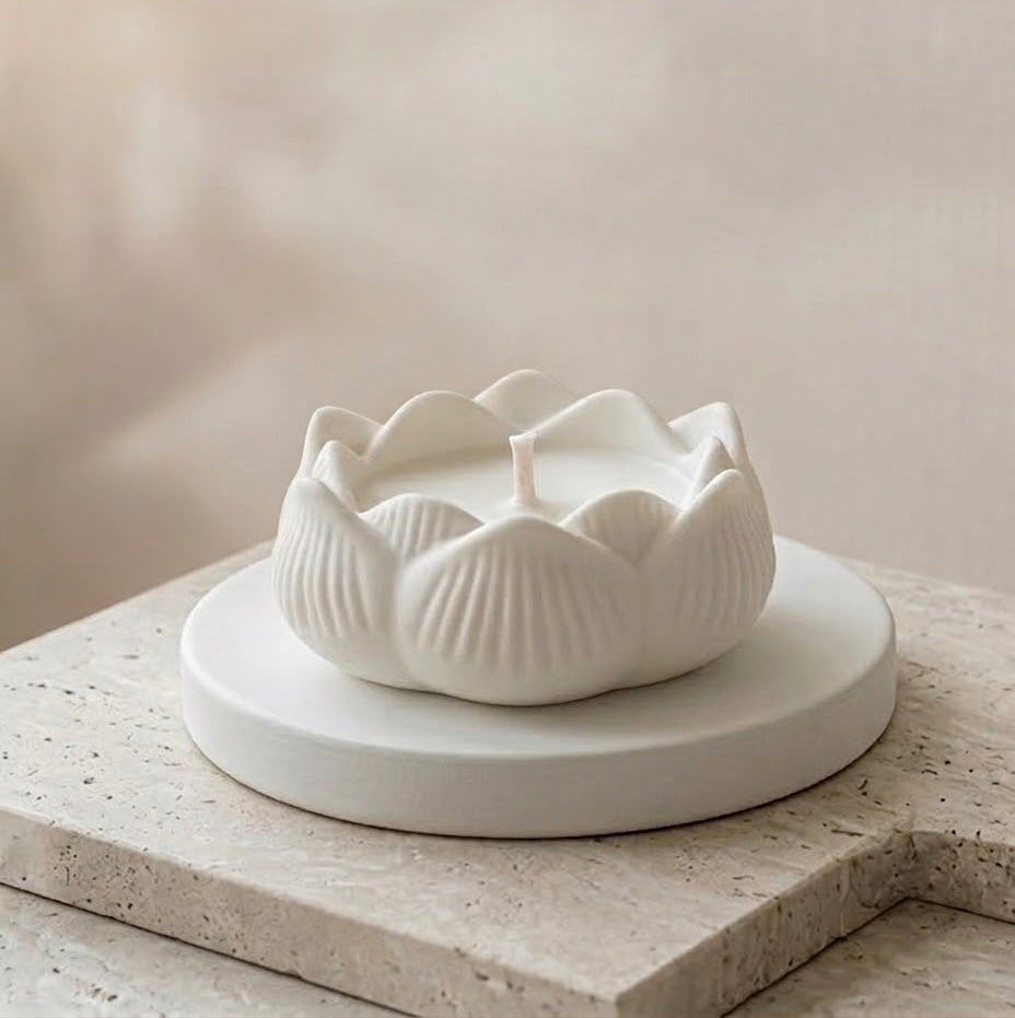 Bloom sculptural candle in beige for Vanilla Dream scent